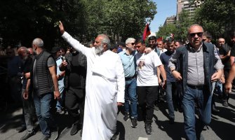 U Jermeniji protesti zbog predaje teritorije Azerbejdžanu, dok dve zemlje nastavljaju pregovore