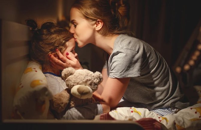 Najveća greška koju roditelji čine prije uspavljivanja djece: Zbog nje se mališani ne mogu smiriti
