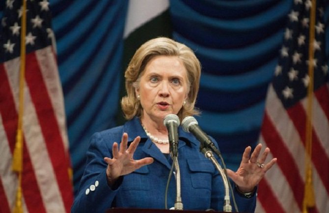 Klinton: Nisam radila pod uticajem neke strane sile