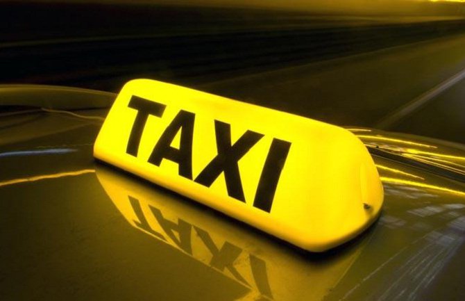 Split: Htio da uđe u taksi prije turistkinje pa joj slomio nos