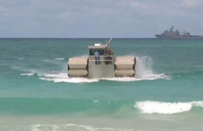  Američki vojni izum: Tenk koji ide po vodi (VIDEO)