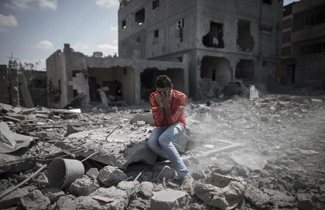 Uništena trinaestospratna zgrada u centru Gaze