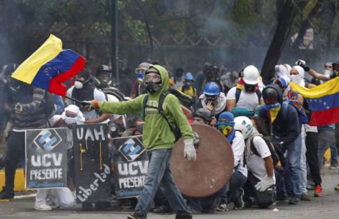 Od početka protesta opozicije u Venecueli 100 mrtvih