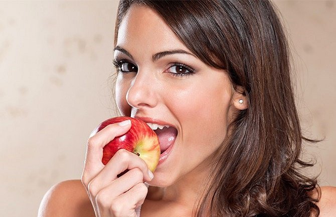 Evo šta će vam se dogoditi ako pojedete jabuku pred spavanje