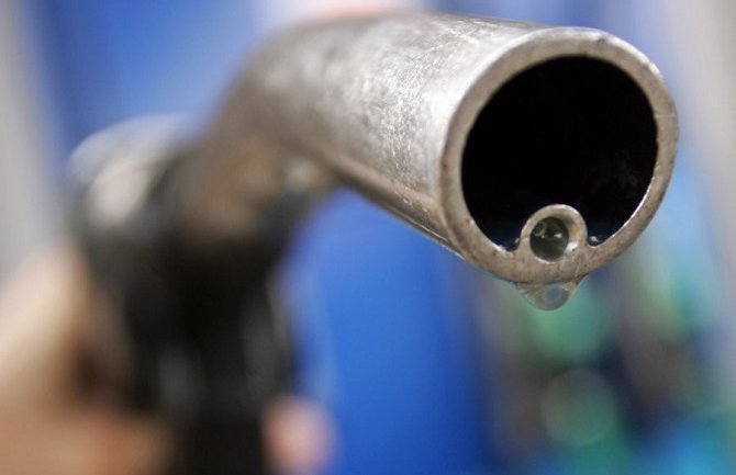 Protest zbog cijene goriva: Zaustavimo automobile na sat