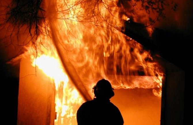 Podgorica: Izbio požar na pomoćnom objektu, nema povrijeđenih