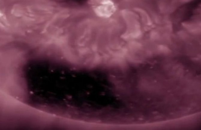 NASA otkrila rupu na Suncu (VIDEO)