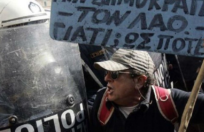 Grčka: Na desetine hiljada ljudi protestuje protiv mjera štednje