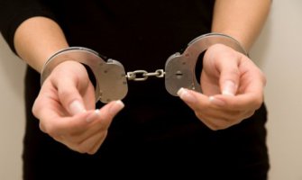 BIH: Uhapšena majka, pred petoro maloljetne djece imala seksualne odnose 