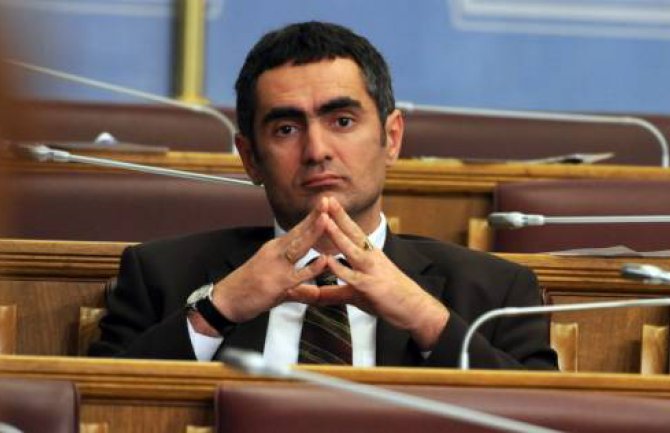 Aleksandar Damjanović prekida bojkot parlamenta