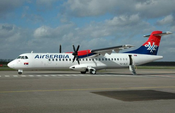 Autističnom dječaku zabranjeno da putuje avionom Er Srbije do Tivta