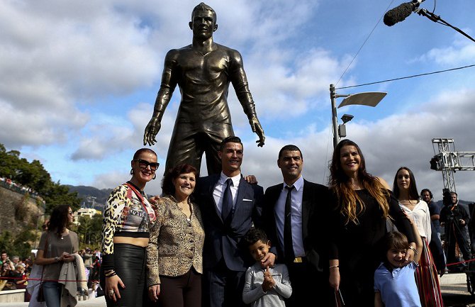 Ronaldo dobio bronzani kip u rodnom gradu