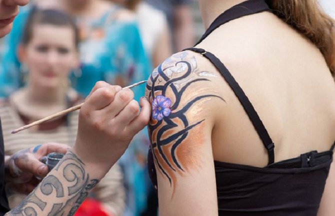EU uvodi propise za tetovaže?