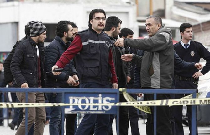 Istanbul: Žena pucala iz kalašnjikova na policiju 