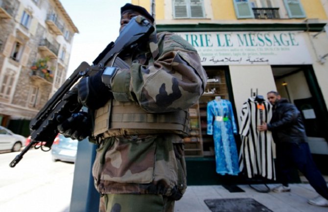  Iz francuske vojne baze ukradene velike količine eksploziva, detonatora i granata