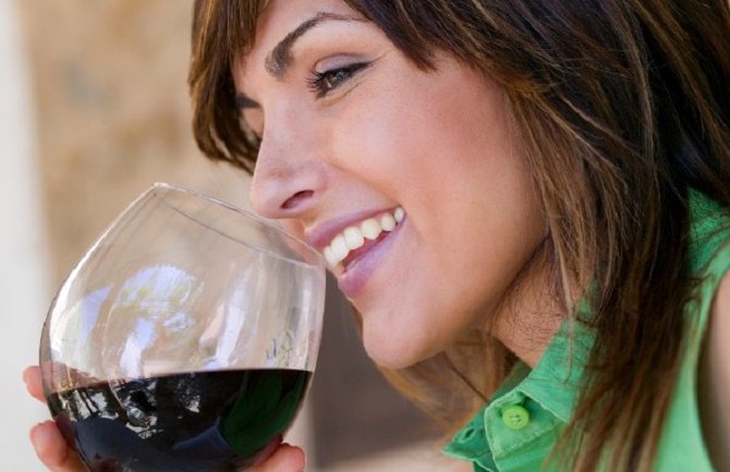 Crno vino može pomoći u borbi protiv propadanja zuba