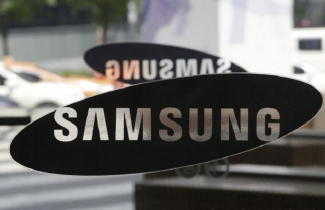 Samsung planira promjene: Smartfon na preklop 2018.godine