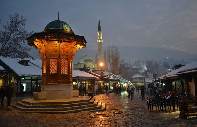 Sarajevo: Žene se potukle zbog vjere, putnici tramvaja navijali(VIDEO)