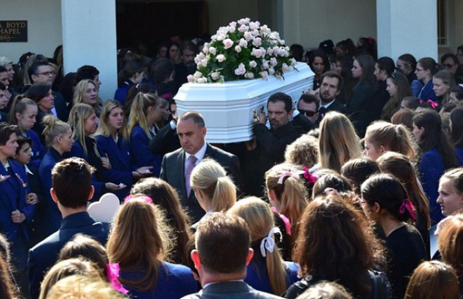 Porodica i prijatelji oprostili se u suzama od Maše Vukotić