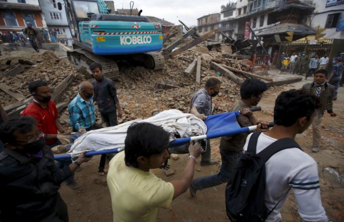 Nepal: Blizu 2.000 ljudi poginulo u zemljotresu 