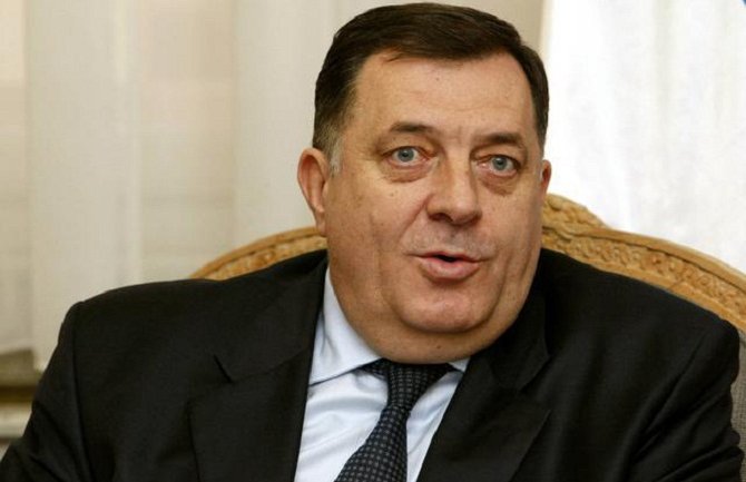 Dodik odbio da se rukuje s ambasadorkom SAD