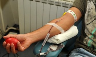 Preko 60 studenata Medicinskog fakulteta dalo krv  (FOTO)