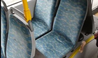 NEMOJTE sjedati na TAPACIRANA sjedišta u autobusu (VIDEO)
