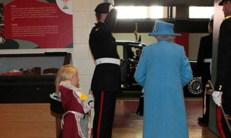 Djevojčica upoznala kraljicu i dobila šamar(VIDEO)