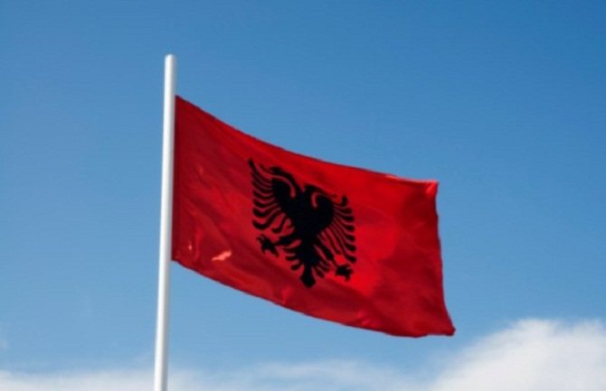 Albanac zbog isticanja zastave protjeran iz CG i kažnjen 300€