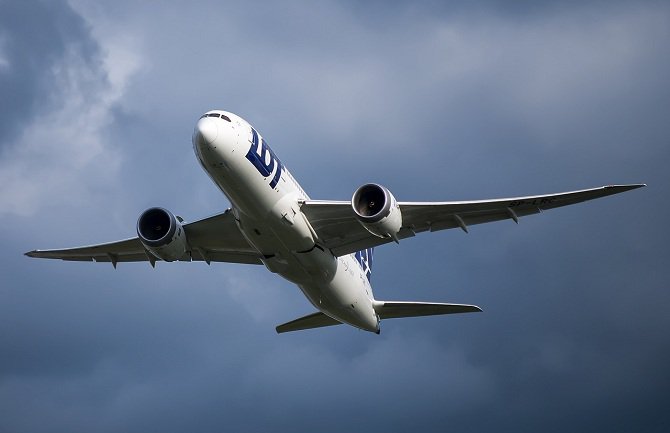 Pilot aviona sa sa 147 putnika umro tokom leta