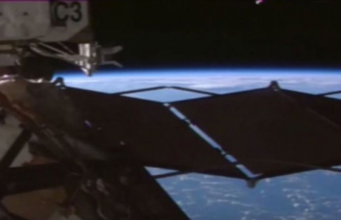 Međunarodna svemirska stanica snimila vanzemaljski brod?!(VIDEO)