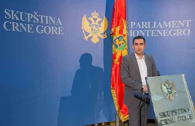 Damjanović: Vlada nonšalantno planira dalje zaduživanje države