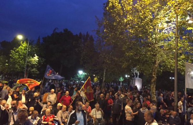 Hiljadu ljudi na protestu u Podgorici