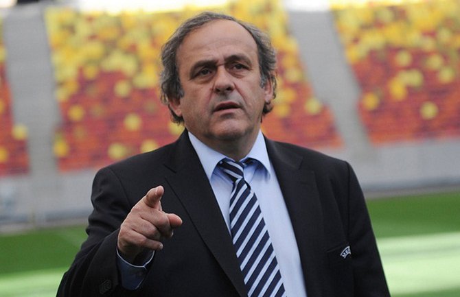 FIFA želi doživotno da suspenduje Platinija