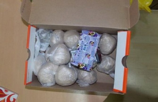 Uhapšen Podgoričanin, pretresom vozila i stana policija pronašla  565 pakovanja heroina