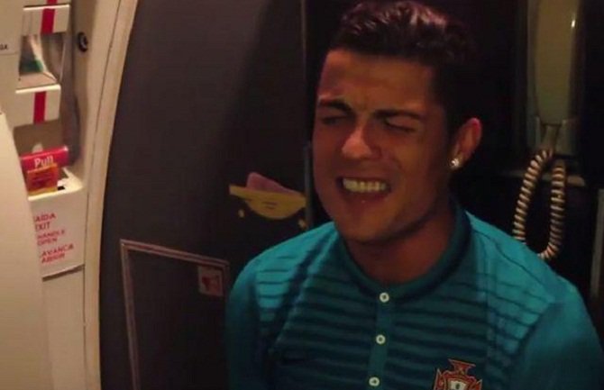 Pogledajte kako Ronaldo pjeva pjesmu 