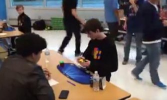 14-godišnjak  složio Rubikovu kocku za manje od pet sekundi (VIDEO)