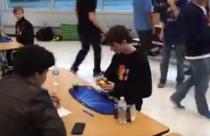 14-godišnjak  složio Rubikovu kocku za manje od pet sekundi (VIDEO)