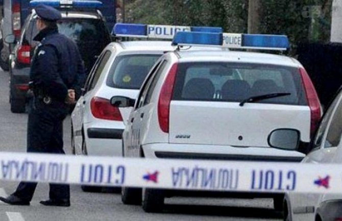 Užas u Beogradu: Majka izbola sina nožem