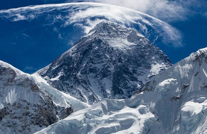Topi se Mont Everest