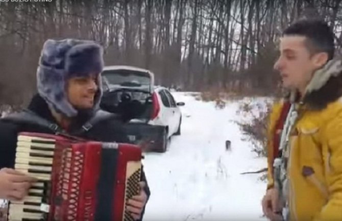 Momci iz Srbije snimili najluđu čestitku za Božić presjedniku Rusije! (VIDEO)