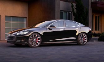 Tesla automobili će se sami parkirati i ograničavati brzinu