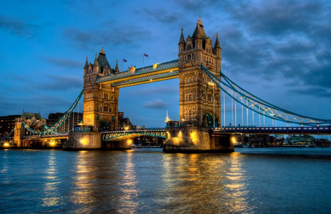 Most u Londonu dnevno pređe 40.000 ljudi (VIDEO)