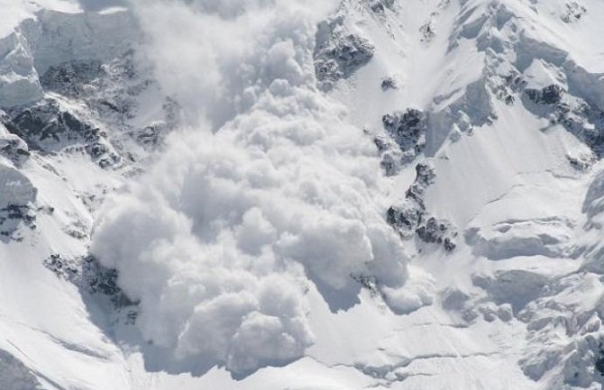 Poginulo pet čeških skijaša, 12 spašeno