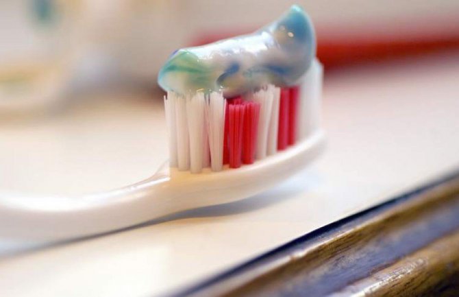 Zašto četkicu za zube moramo čistiti svaki dan?  