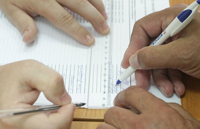 DIK: Biračima kojima je istekao rok važenja ličnih dokumenata omogućiti glasanje