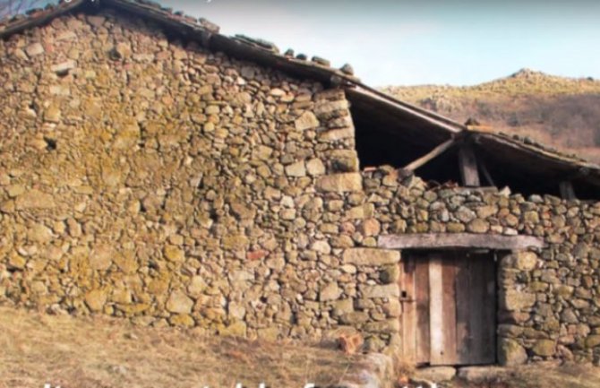 Ova kuća izgleda kao štala, ali biste rado živjeli u njoj... Pogledajte i zašto! (VIDEO)