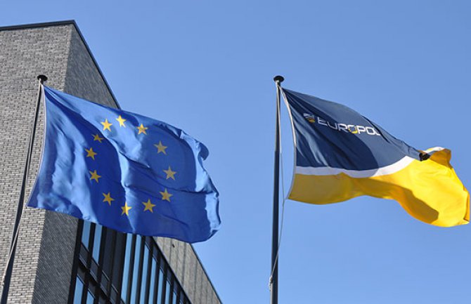 Europol razbio međunarodni lanac krijumčara oružjem