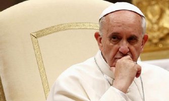 Papa priznao: Skandali sa zlostavljanjima tjeraju ljude od crkve