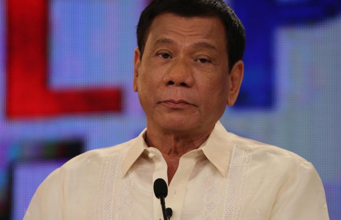 Duterte: Ko je taj glupi Bog?